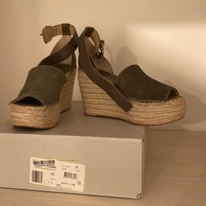 Marc Fisher size 10 wedges in olive.